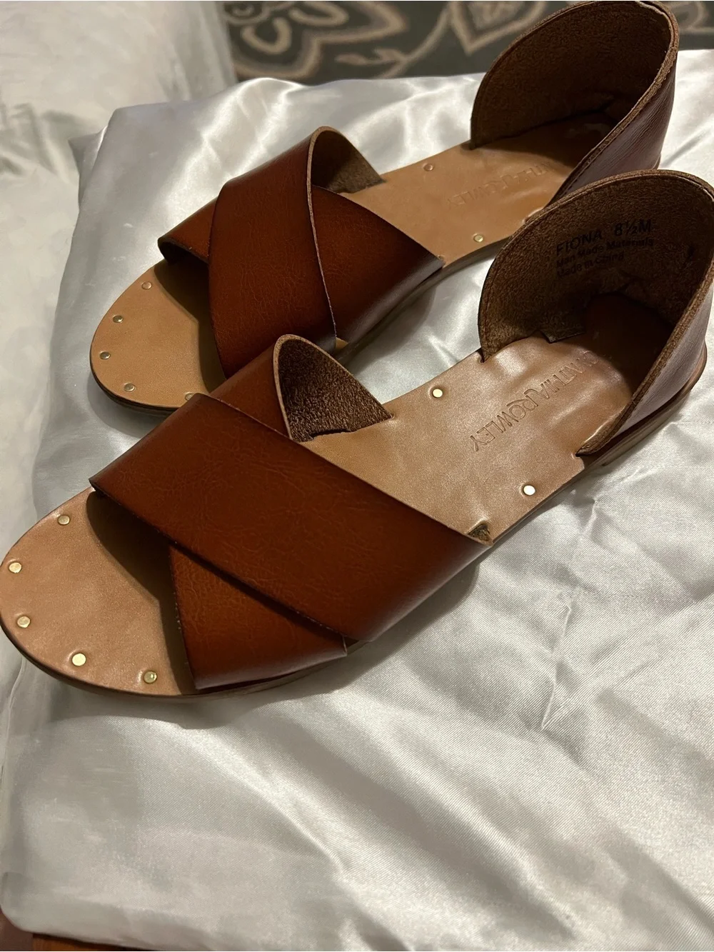 Cynthia Rowley Fiona Cognac Cross Strap Flat Sandals Women’s 8.5 M